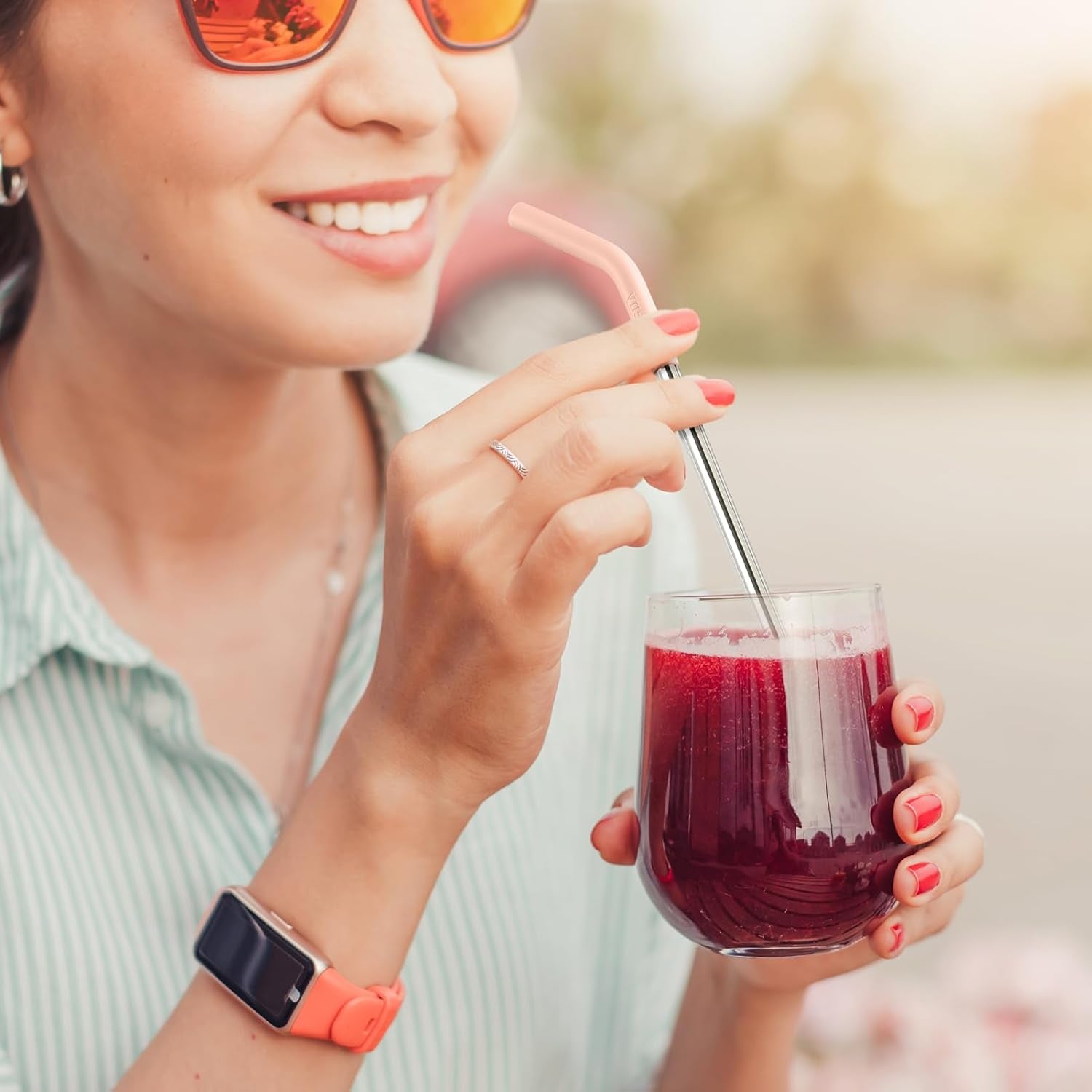 Eco-Friendly Set of 5 Premium Stainless Steel Straws with Flexible Silicone Elbow Tips, 2 Cleaning Brushes, and Portable Carrying Bag - Perfect for All Your Favorite Drinks!